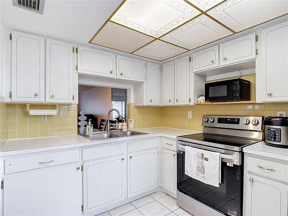 На продажу: $59,999 (2 спален, 2 ванн, 888 Квадратных фут)