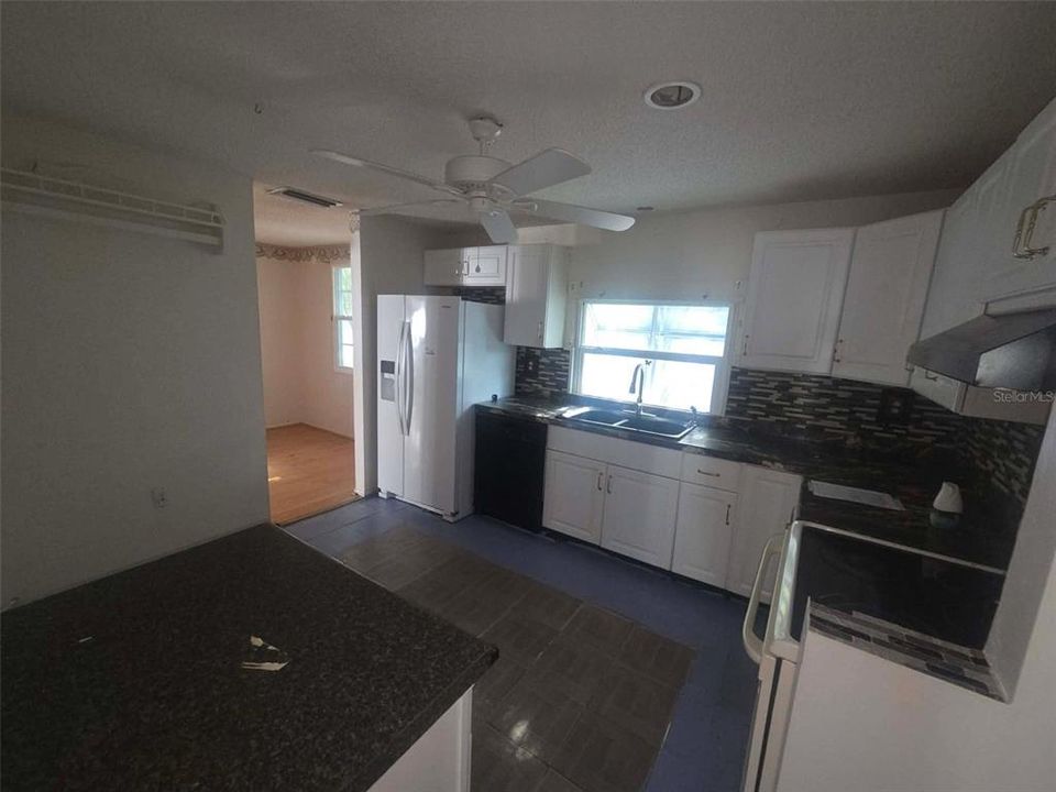 For Sale: $275,000 (3 beds, 2 baths, 1254 Square Feet)