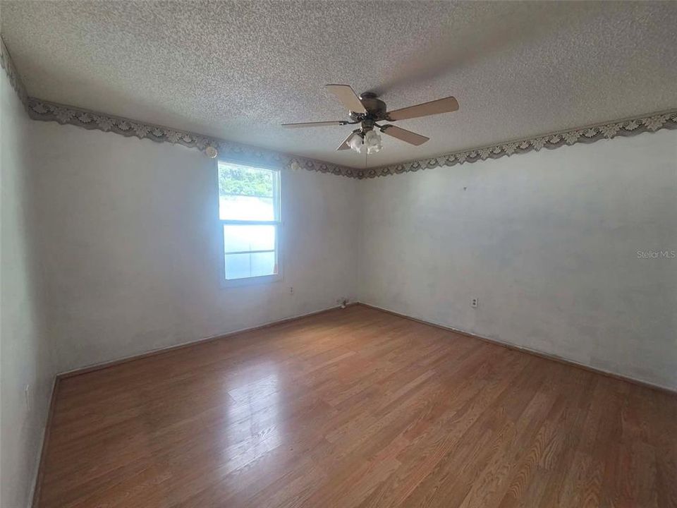 For Sale: $275,000 (3 beds, 2 baths, 1254 Square Feet)