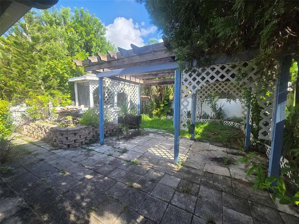 For Sale: $275,000 (3 beds, 2 baths, 1254 Square Feet)