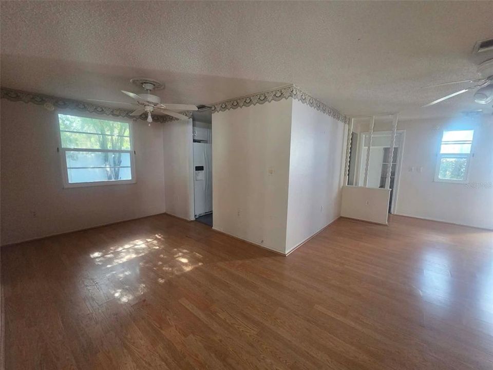 For Sale: $275,000 (3 beds, 2 baths, 1254 Square Feet)
