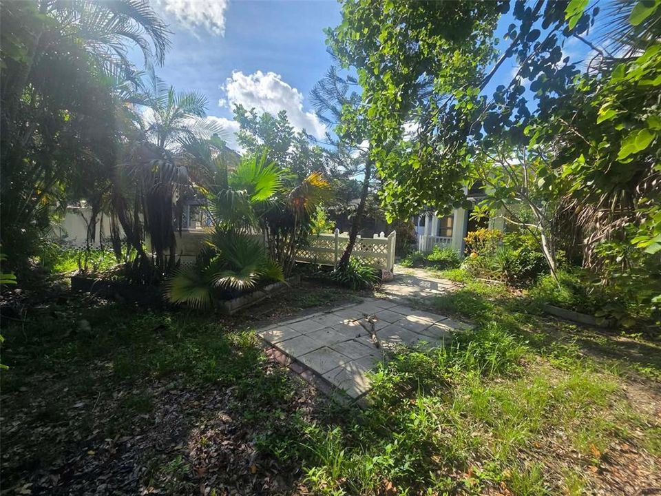 For Sale: $275,000 (3 beds, 2 baths, 1254 Square Feet)