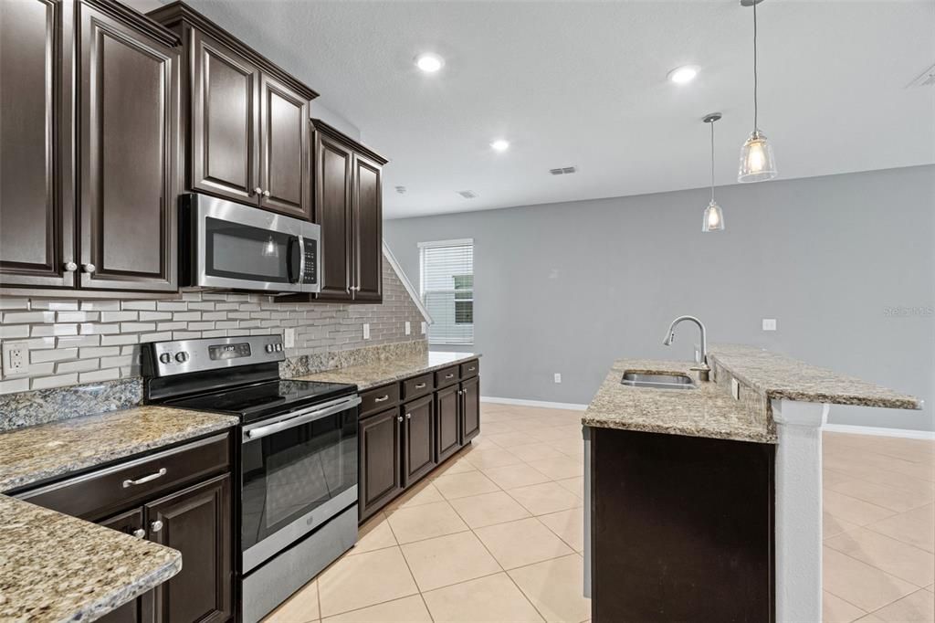 En Venta: $379,900 (3 camas, 2 baños, 2352 Pies cuadrados)