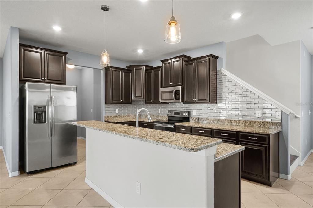 En Venta: $379,900 (3 camas, 2 baños, 2352 Pies cuadrados)