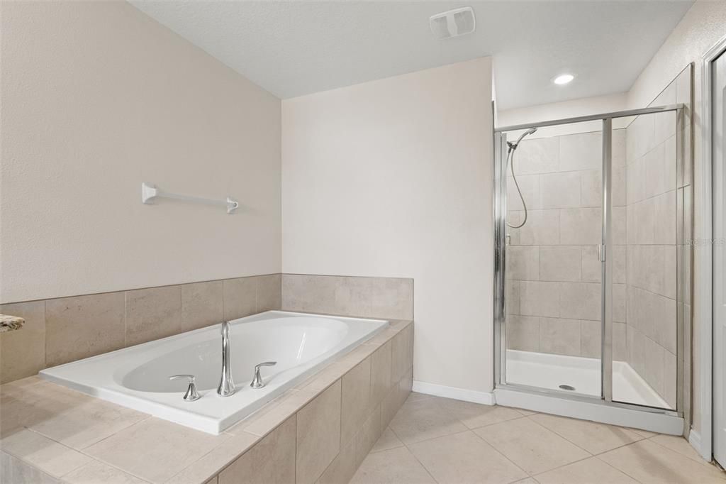 En Venta: $379,900 (3 camas, 2 baños, 2352 Pies cuadrados)