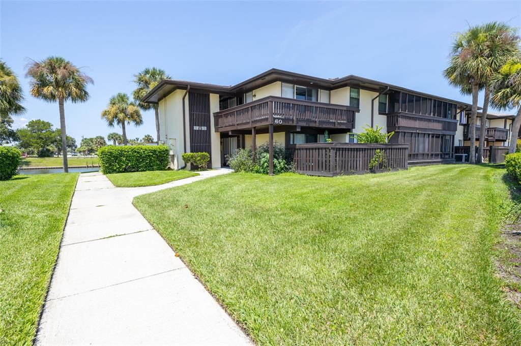 For Sale: $199,000 (2 beds, 2 baths, 986 Square Feet)