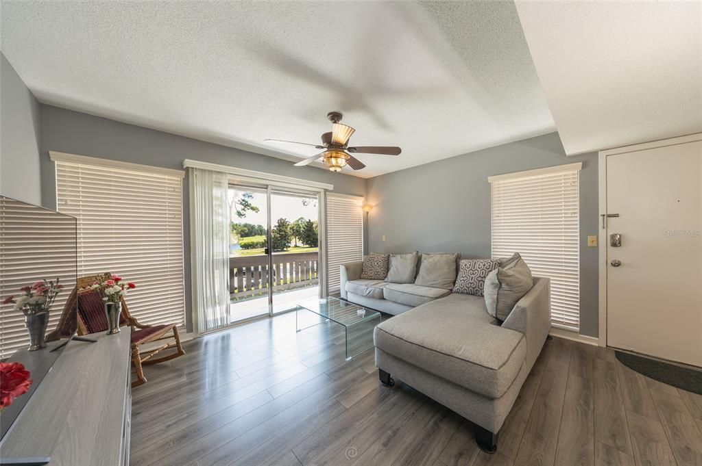 For Sale: $199,000 (2 beds, 2 baths, 986 Square Feet)