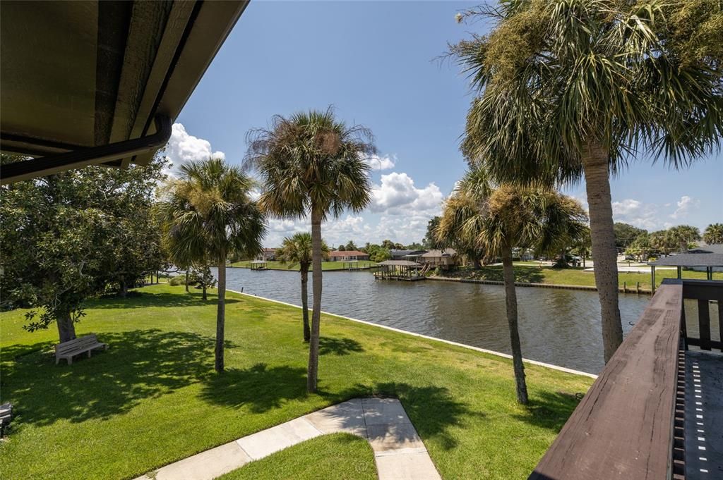 For Sale: $199,000 (2 beds, 2 baths, 986 Square Feet)