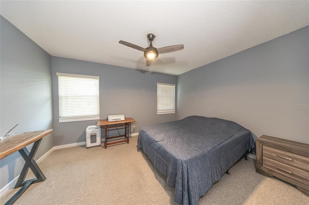 For Sale: $199,000 (2 beds, 2 baths, 986 Square Feet)