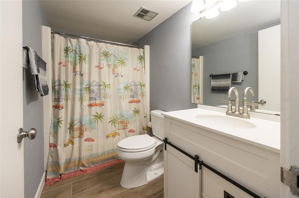 For Sale: $199,000 (2 beds, 2 baths, 986 Square Feet)