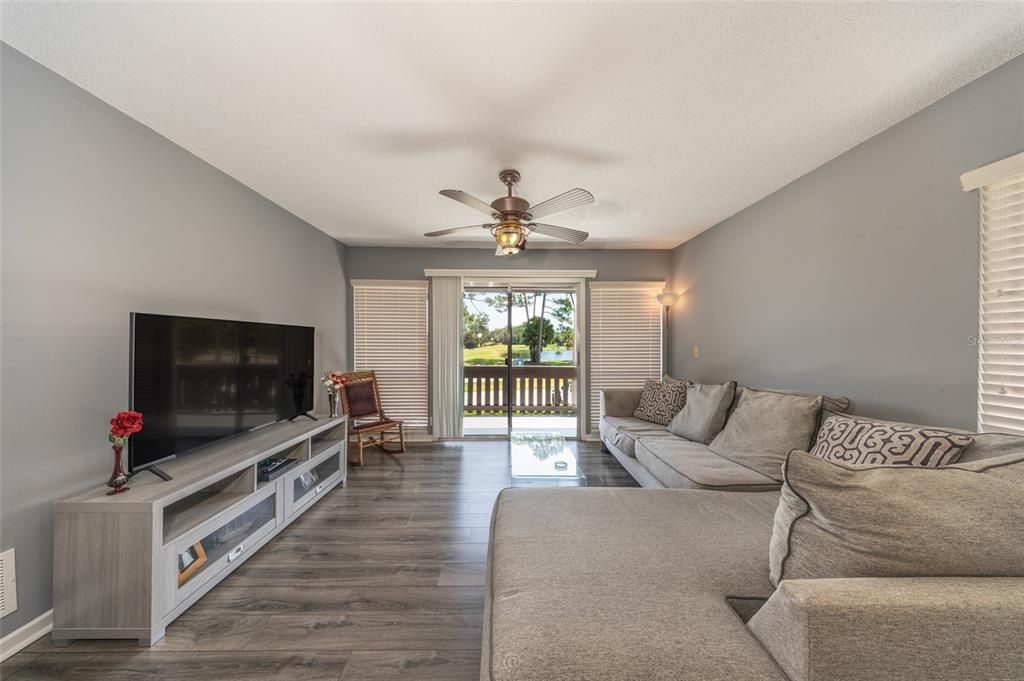 For Sale: $199,000 (2 beds, 2 baths, 986 Square Feet)