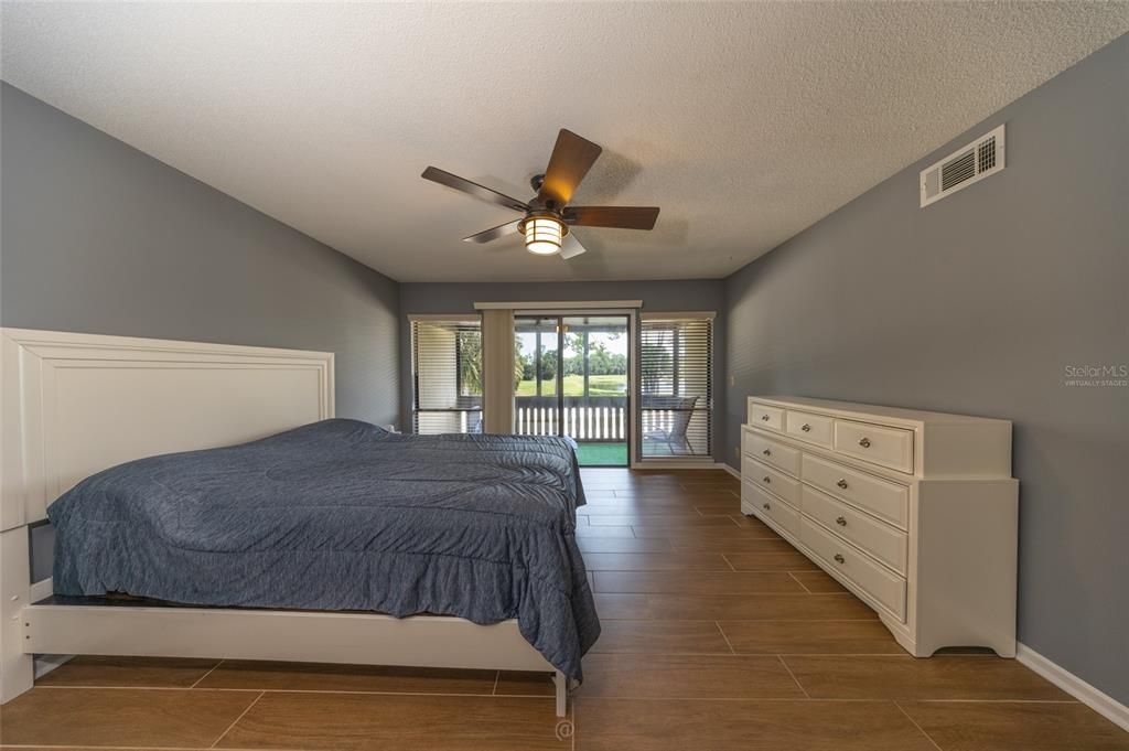 For Sale: $199,000 (2 beds, 2 baths, 986 Square Feet)