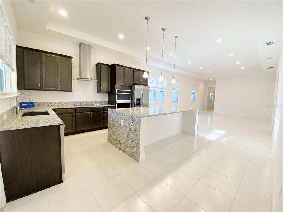 For Rent: $2,900 (3 beds, 2 baths, 1698 Square Feet)