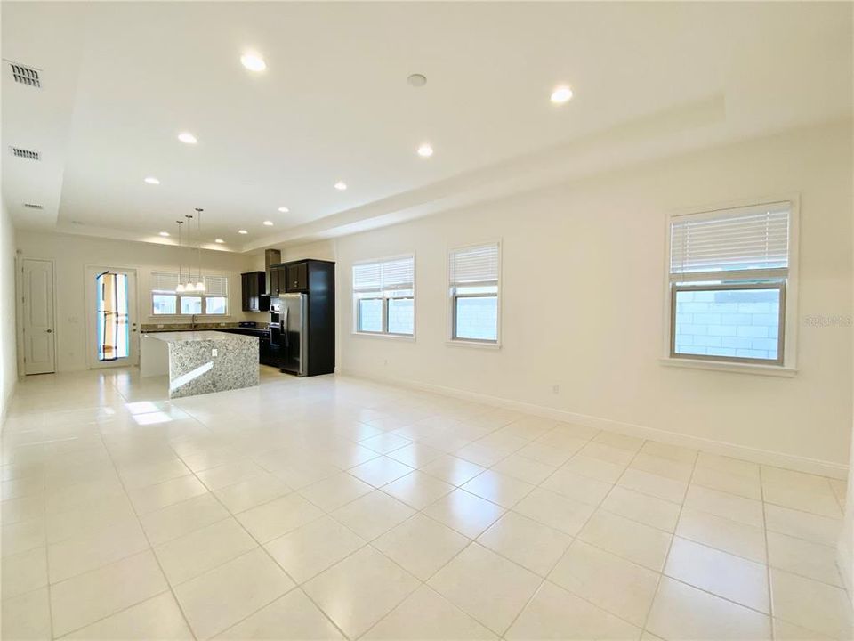 For Rent: $2,900 (3 beds, 2 baths, 1698 Square Feet)
