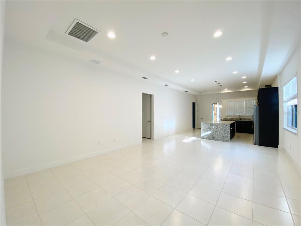 For Rent: $2,900 (3 beds, 2 baths, 1698 Square Feet)