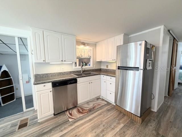 For Sale: $199,000 (1 beds, 1 baths, 792 Square Feet)