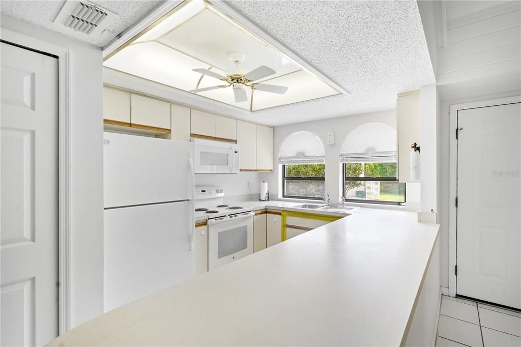 For Sale: $220,000 (3 beds, 2 baths, 1259 Square Feet)