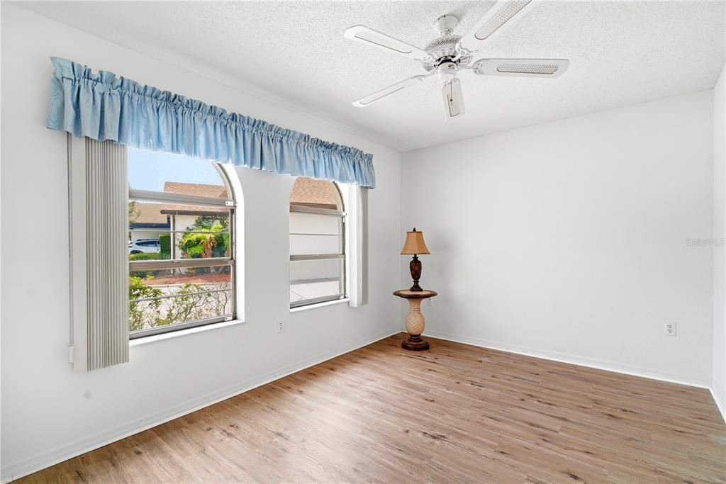 For Sale: $220,000 (3 beds, 2 baths, 1259 Square Feet)