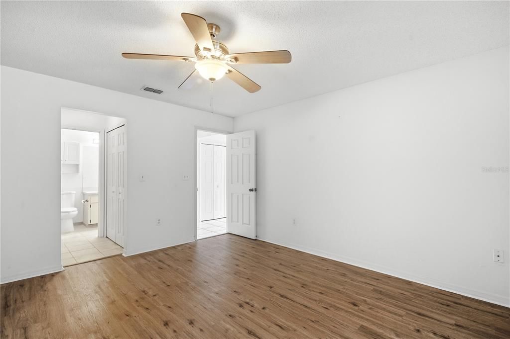 For Sale: $220,000 (3 beds, 2 baths, 1259 Square Feet)
