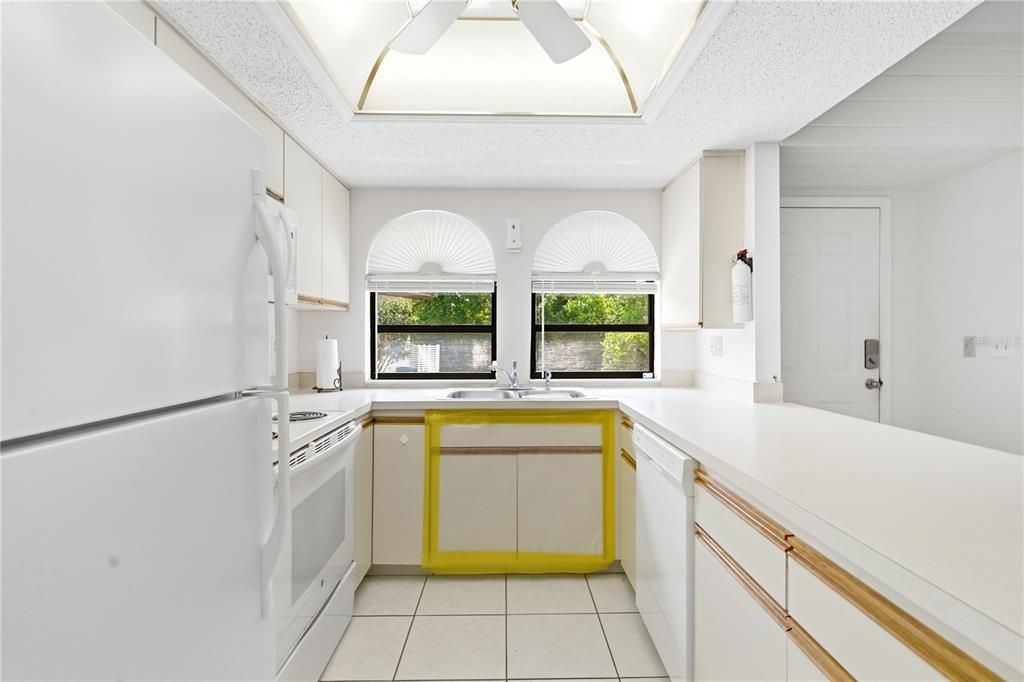 For Sale: $220,000 (3 beds, 2 baths, 1259 Square Feet)