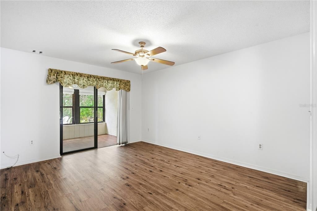 For Sale: $220,000 (3 beds, 2 baths, 1259 Square Feet)