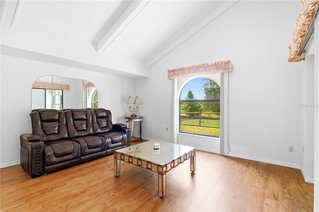 For Sale: $220,000 (3 beds, 2 baths, 1259 Square Feet)