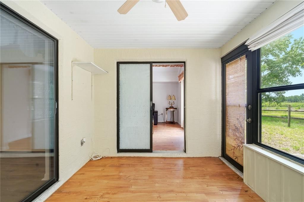 For Sale: $220,000 (3 beds, 2 baths, 1259 Square Feet)