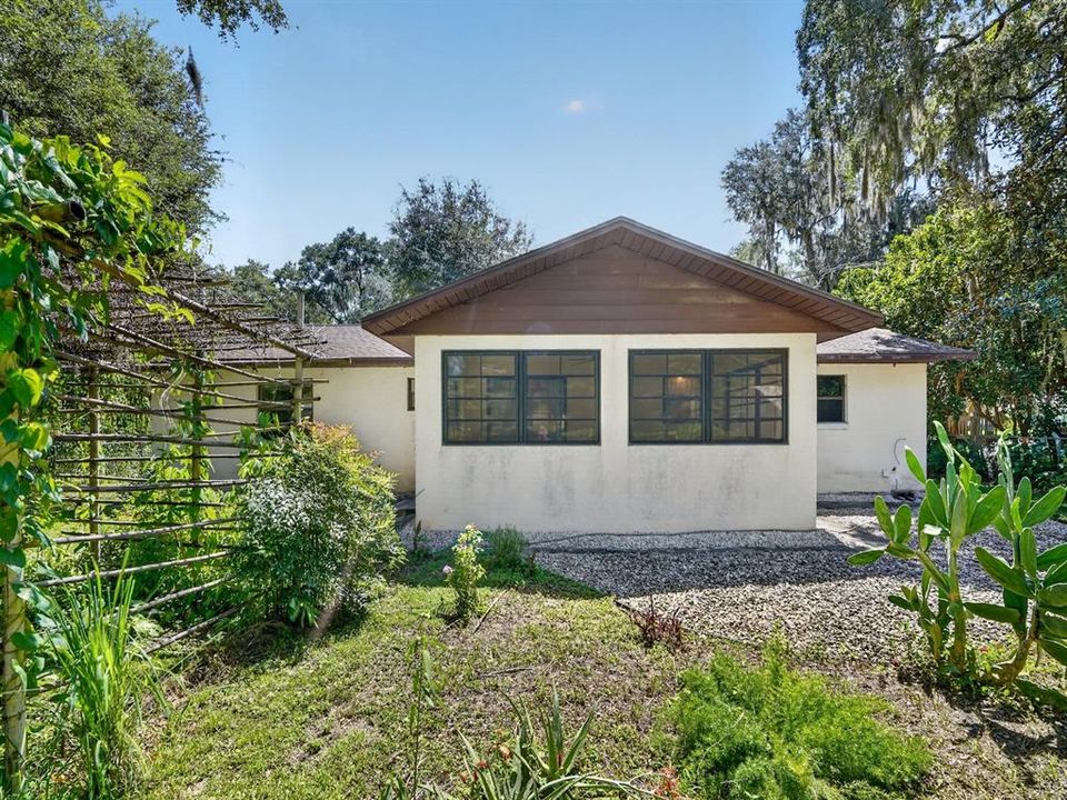На продажу: $169,000 (2 спален, 2 ванн, 1144 Квадратных фут)