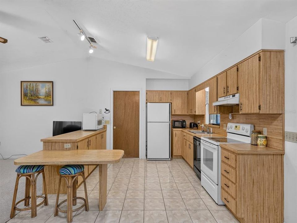 На продажу: $169,000 (2 спален, 2 ванн, 1144 Квадратных фут)