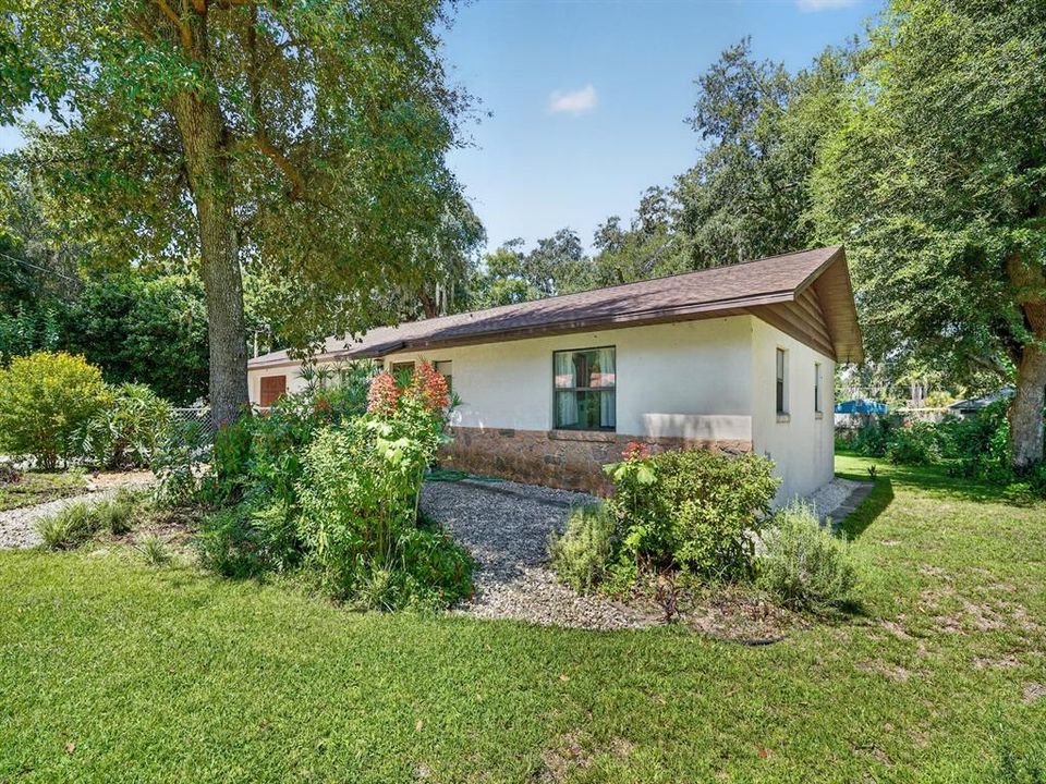 На продажу: $169,000 (2 спален, 2 ванн, 1144 Квадратных фут)