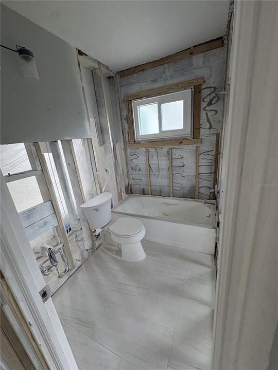 На продажу: $240,000 (2 спален, 1 ванн, 816 Квадратных фут)