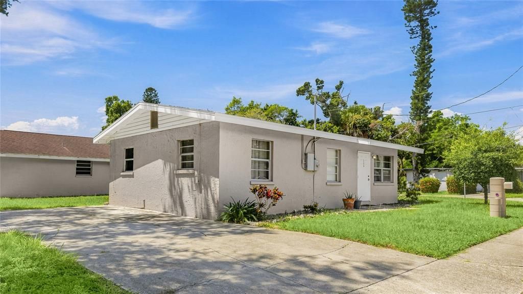 For Sale: $275,000 (3 beds, 1 baths, 864 Square Feet)