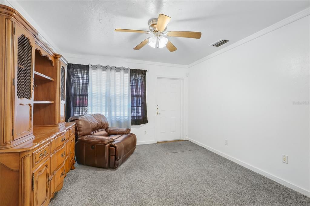 For Sale: $275,000 (3 beds, 1 baths, 864 Square Feet)