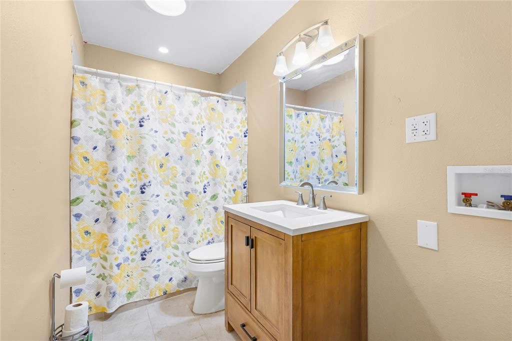For Sale: $275,000 (3 beds, 1 baths, 864 Square Feet)