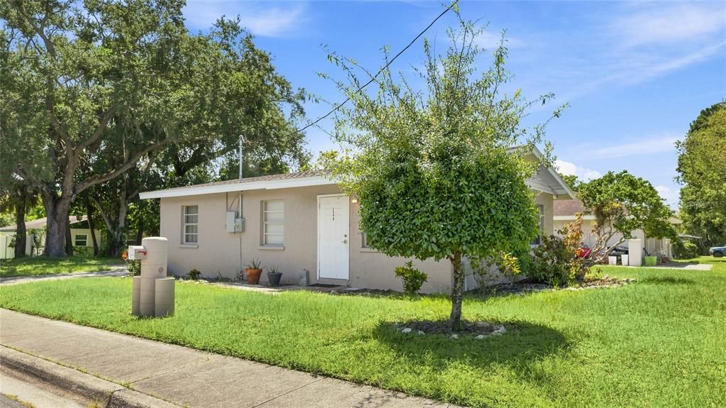 For Sale: $275,000 (3 beds, 1 baths, 864 Square Feet)