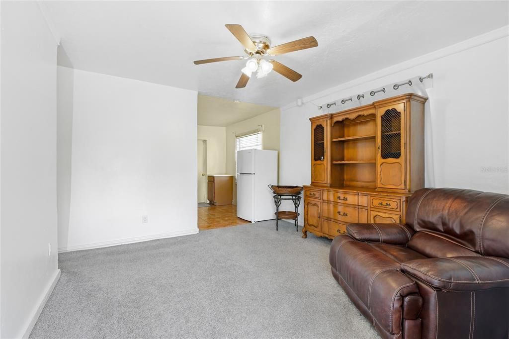 For Sale: $275,000 (3 beds, 1 baths, 864 Square Feet)