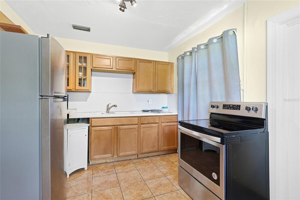 For Sale: $275,000 (3 beds, 1 baths, 864 Square Feet)