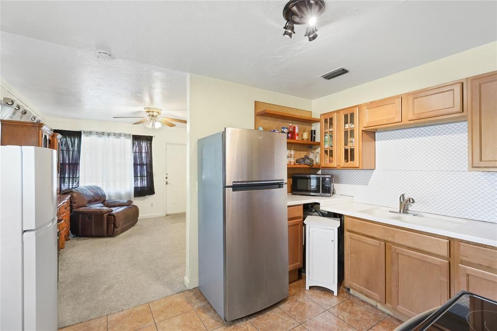 For Sale: $275,000 (3 beds, 1 baths, 864 Square Feet)