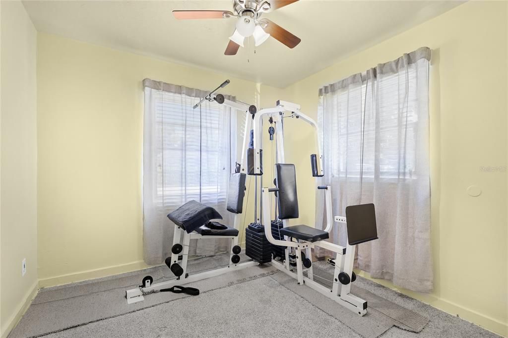 For Sale: $275,000 (3 beds, 1 baths, 864 Square Feet)