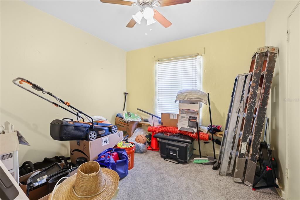 For Sale: $275,000 (3 beds, 1 baths, 864 Square Feet)