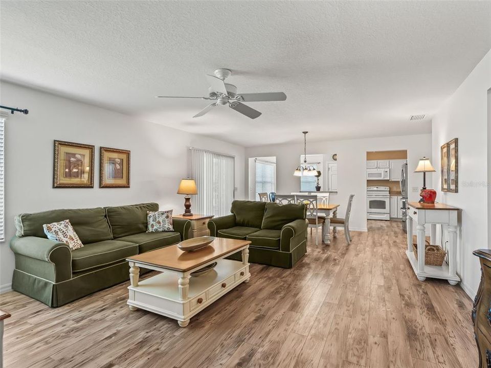 For Sale: $375,000 (3 beds, 2 baths, 1488 Square Feet)