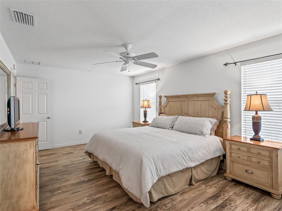 For Sale: $375,000 (3 beds, 2 baths, 1488 Square Feet)