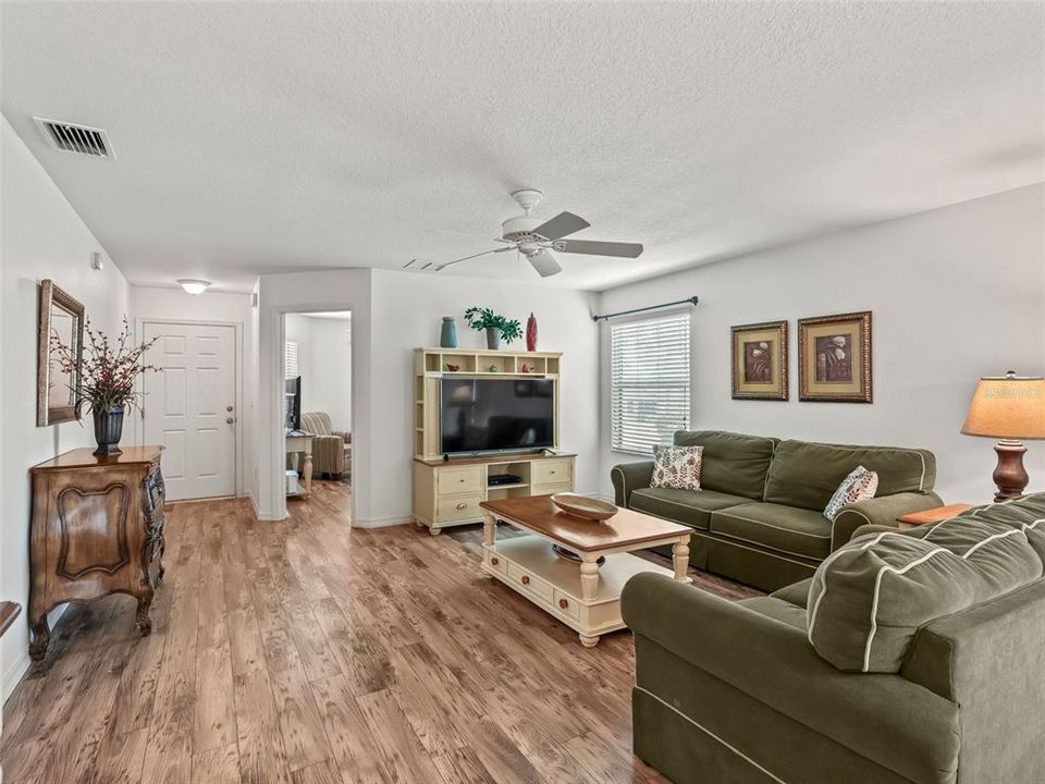 For Sale: $375,000 (3 beds, 2 baths, 1488 Square Feet)