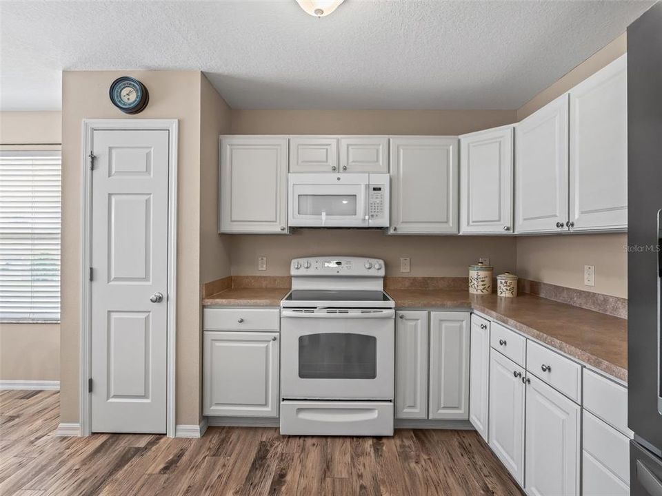For Sale: $375,000 (3 beds, 2 baths, 1488 Square Feet)