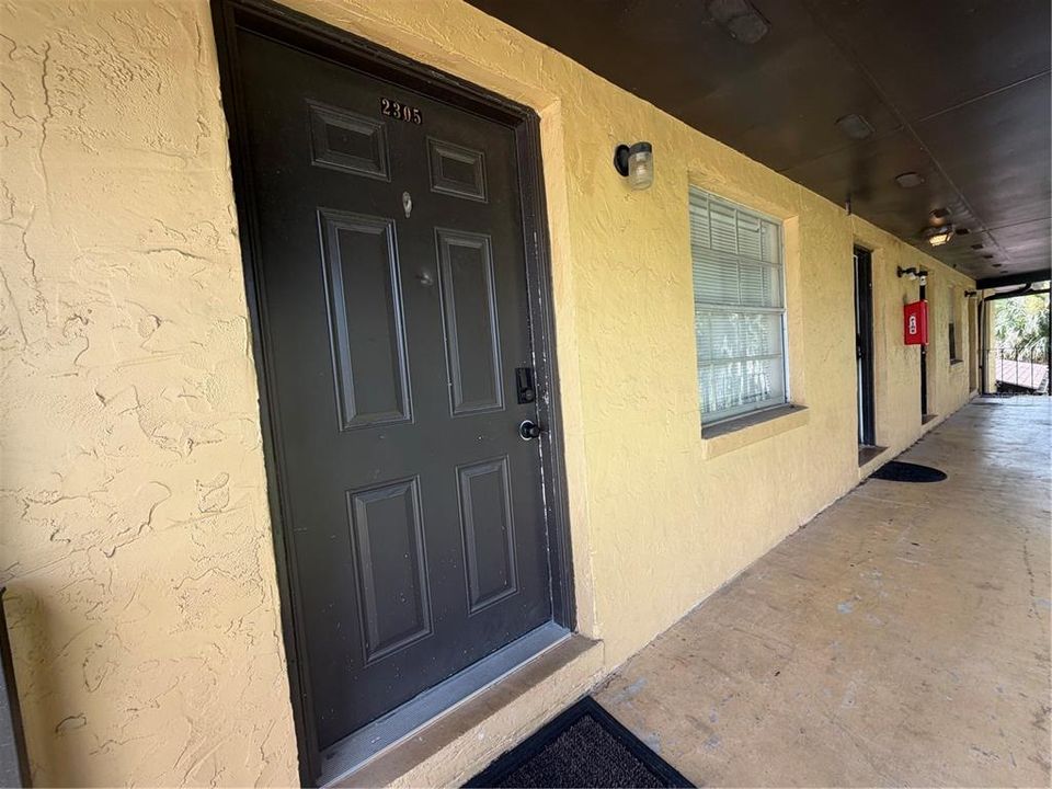 For Rent: $1,100 (1 beds, 1 baths, 700 Square Feet)