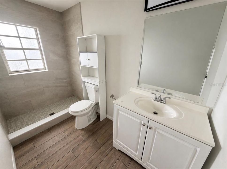 For Rent: $1,100 (1 beds, 1 baths, 700 Square Feet)