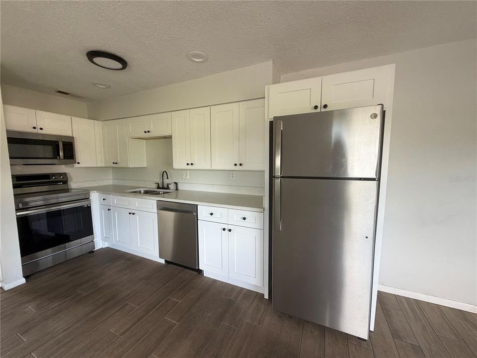 For Rent: $1,100 (1 beds, 1 baths, 700 Square Feet)