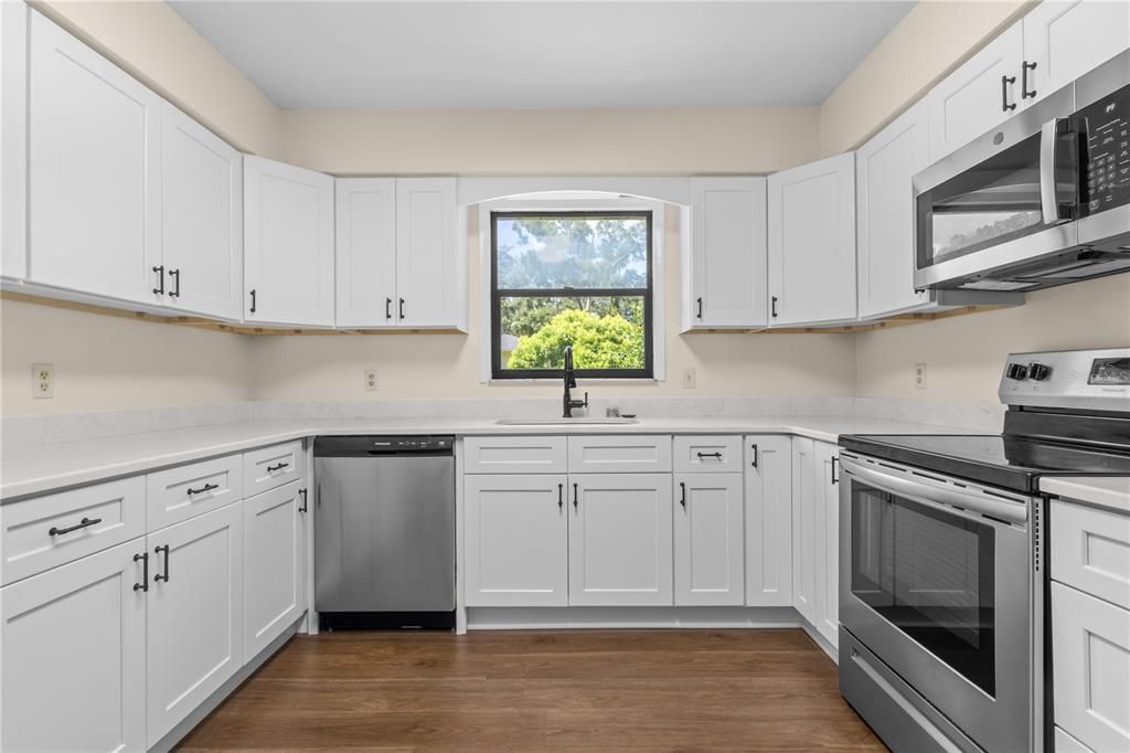En Venta: $300,000 (3 camas, 2 baños, 1572 Pies cuadrados)
