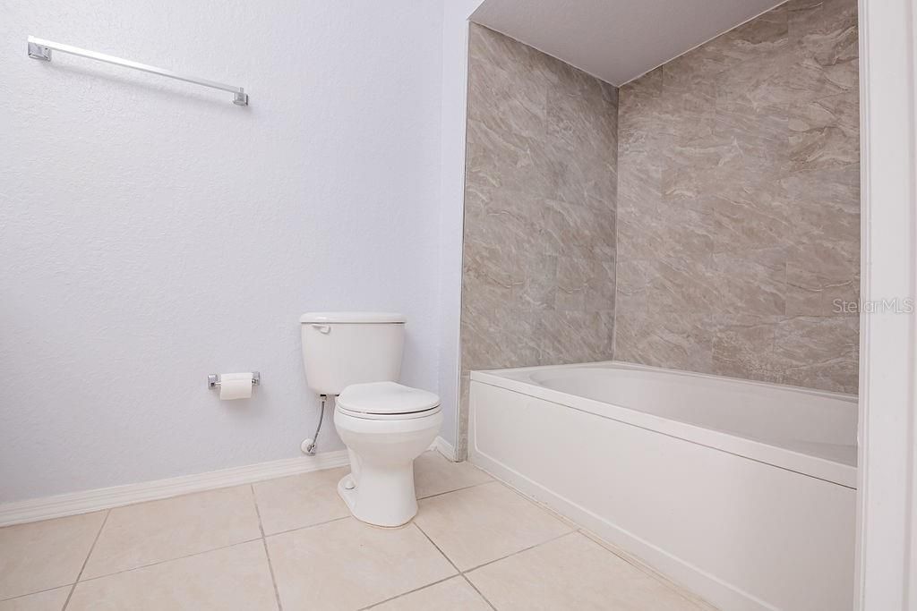 For Rent: $2,200 (3 beds, 2 baths, 1333 Square Feet)
