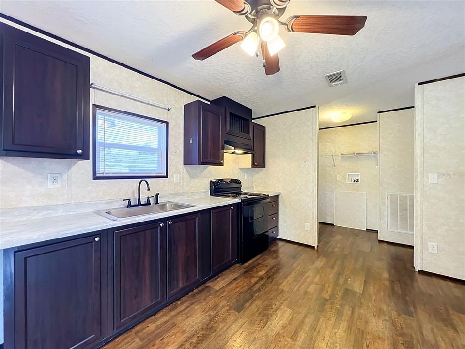 For Sale: $269,900 (3 beds, 2 baths, 1248 Square Feet)